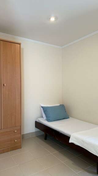 Гостиница Арзы Симеиз Бюджетный трехместный номер-2