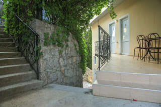 Гостиница Арзы Симеиз Классический четырехместный номер-3